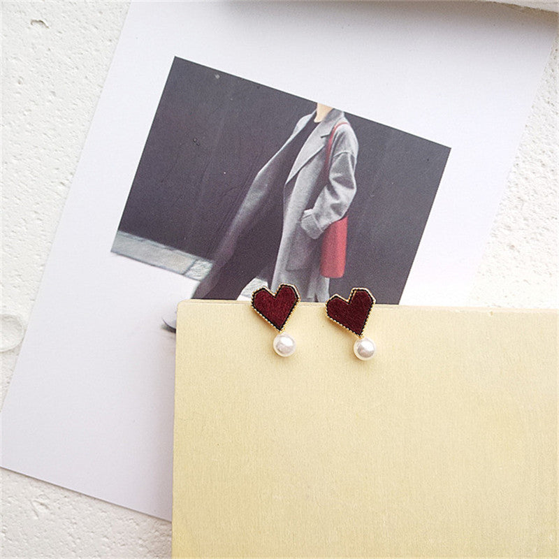Love flocking pearl earrings heart shaped