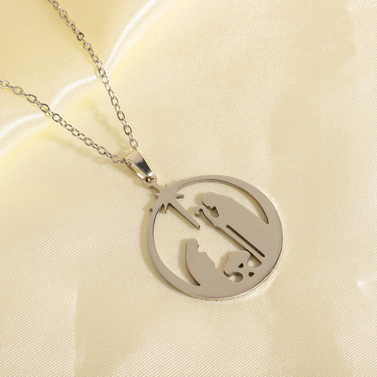 The Bethlehem Star – Polished Nativity Silhouette Pendant in Gold & Silver