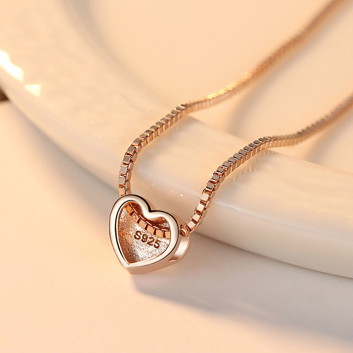 The Rose Aura Heart Solitaire – Minimalist Rose-Toned Box Link Chain