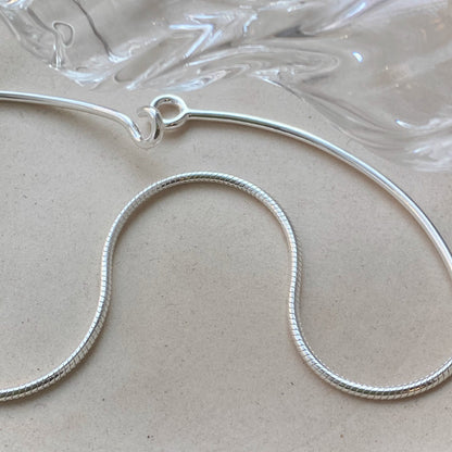The Unity Knot Choker – Sleek Geometric Snake Chain in Polished Silver