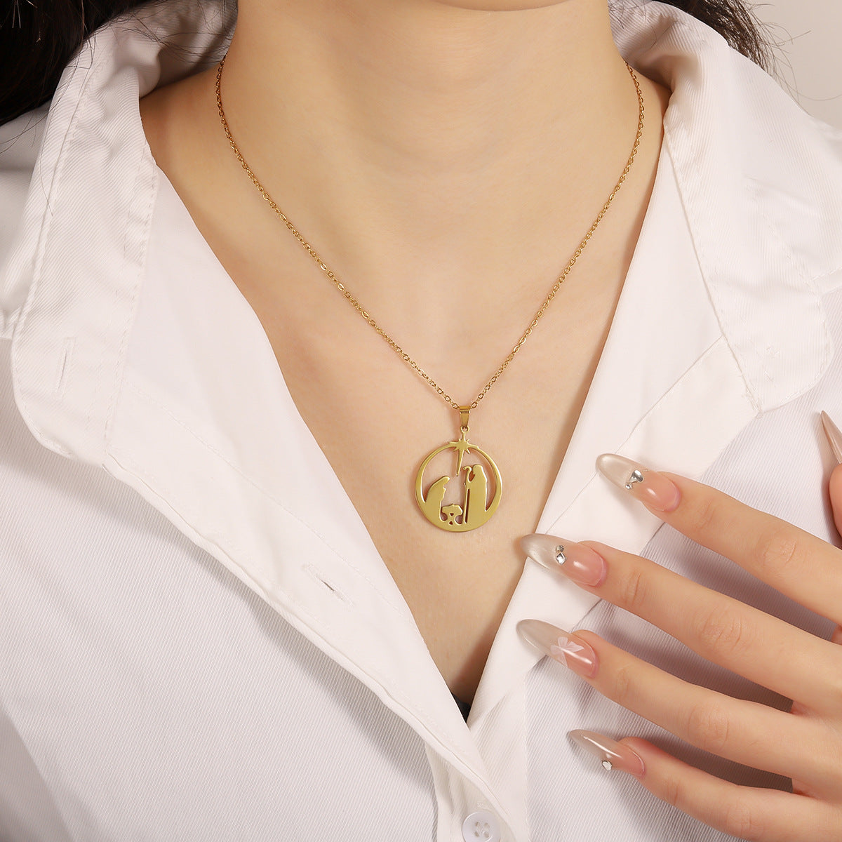 The Bethlehem Star – Polished Nativity Silhouette Pendant in Gold & Silver